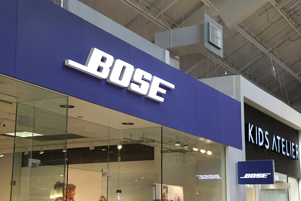 Bose chiude gli store e spinge l’e-commerce