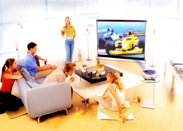Italiani, tv e smartphone: quasi uno a testa Italiani, tv e smartphone: quasi uno a testa