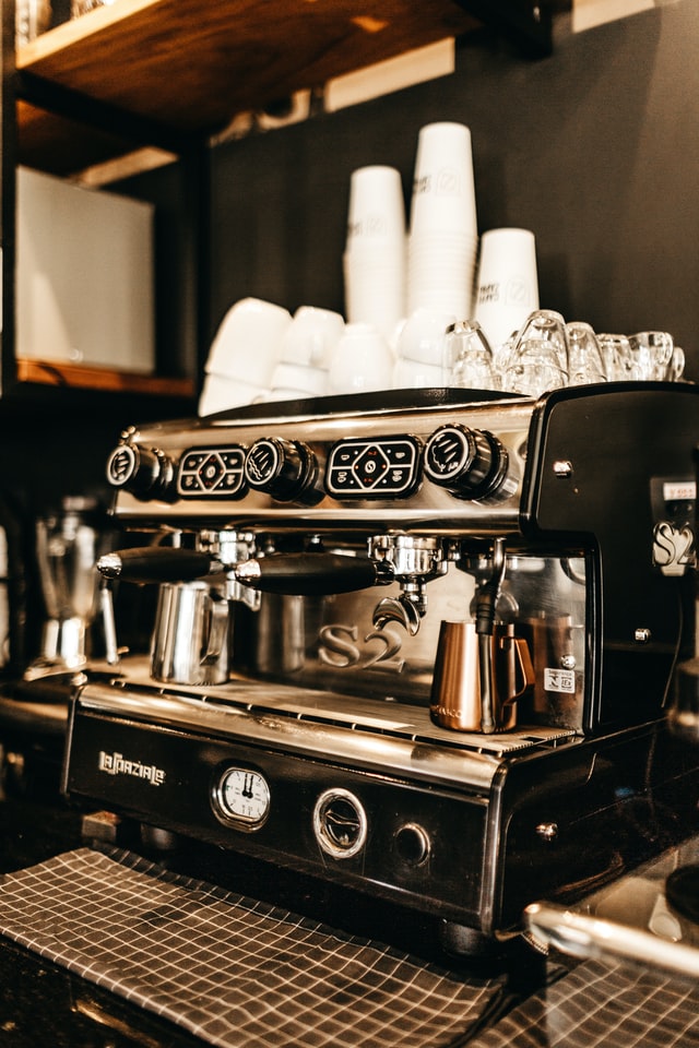 Macchine da caffè: nel 2020 cresce la domanda negli Store e nel Web