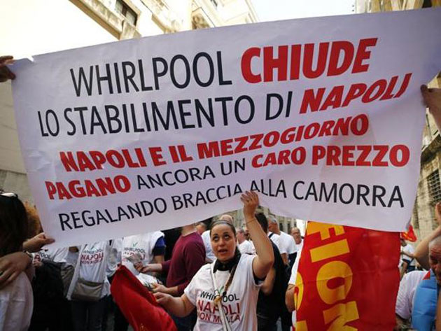 Whirlpool dice addio a Napoli