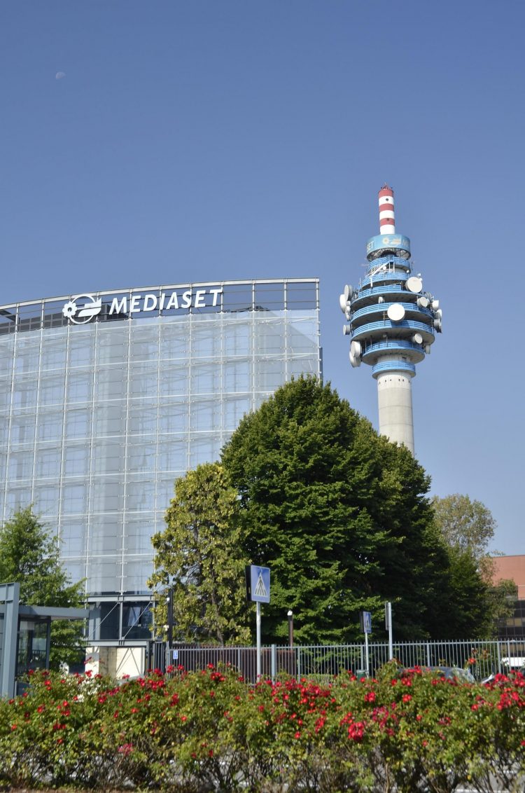 Mediaset guarda in Francia? Mediaset guarda in Francia?