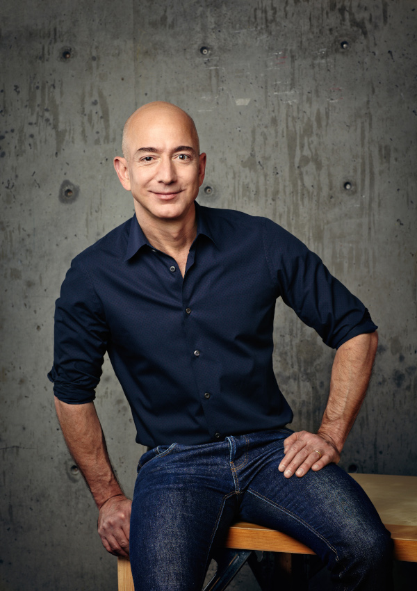 Jeff Bezos lascia la guida di Amazon dopo 27 anni