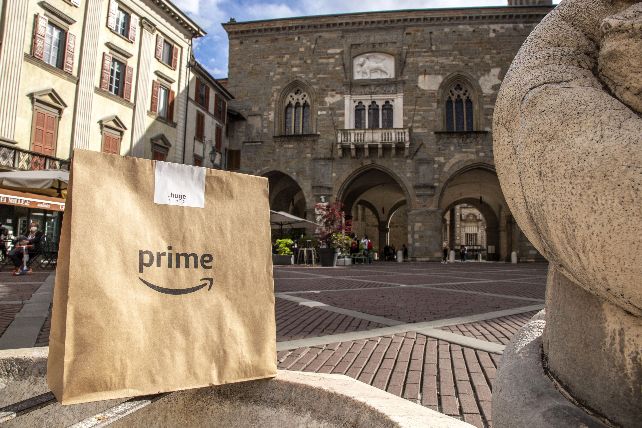 Amazon: 3.000 nuovi posti di lavoro a tempo indeterminato Amazon: 3.000 nuovi posti di lavoro a tempo indeterminato