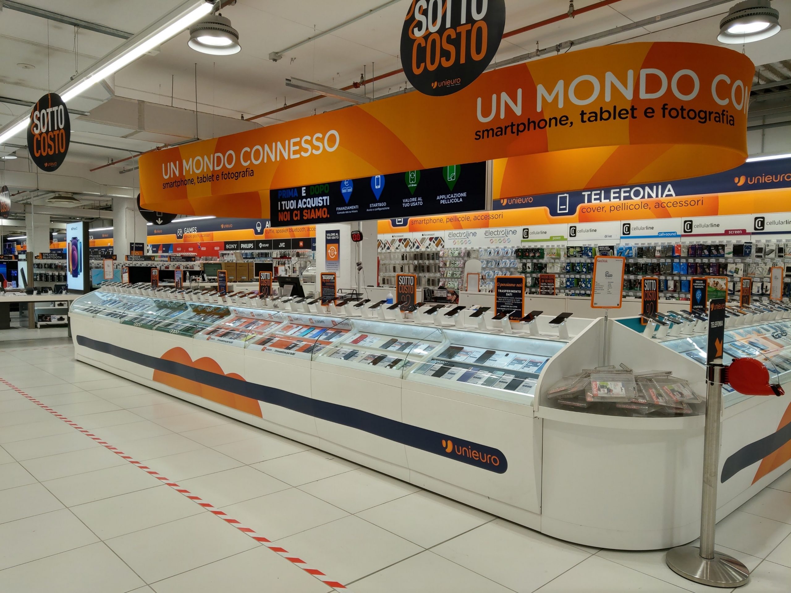 Unieuro reinaugura 12 negozi in tutta Italia Unieuro reinaugura 12 negozi in tutta Italia