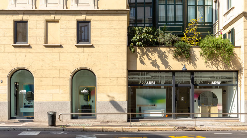 Lo showroom Arbi Arredobagno cambia look Lo showroom Arbi Arredobagno cambia look