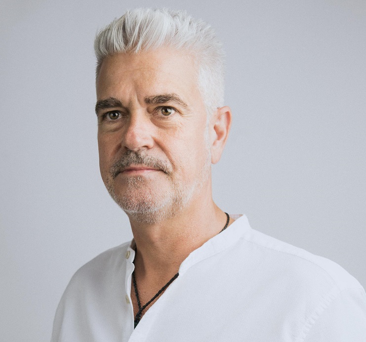 Nils Hartmann cresce e se muda para Sky Studios
